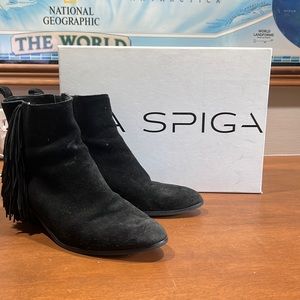 VIA SPIGA “Carey” Fringe Ankle Boots. Size 8.5 Black suede